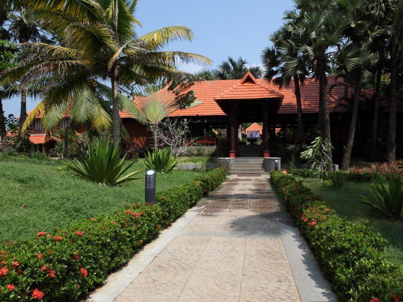 Poovar-Island-Resort,
